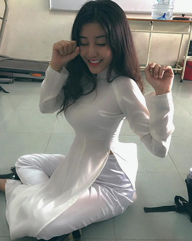 Nữ sinh Sài Gòn với vóc dáng gợi cảm được báo Hàn gọi là nữ thần không góc chết